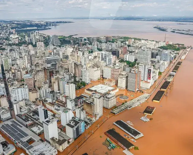 Suman más de 140 muertos por lluvias en Brasil 