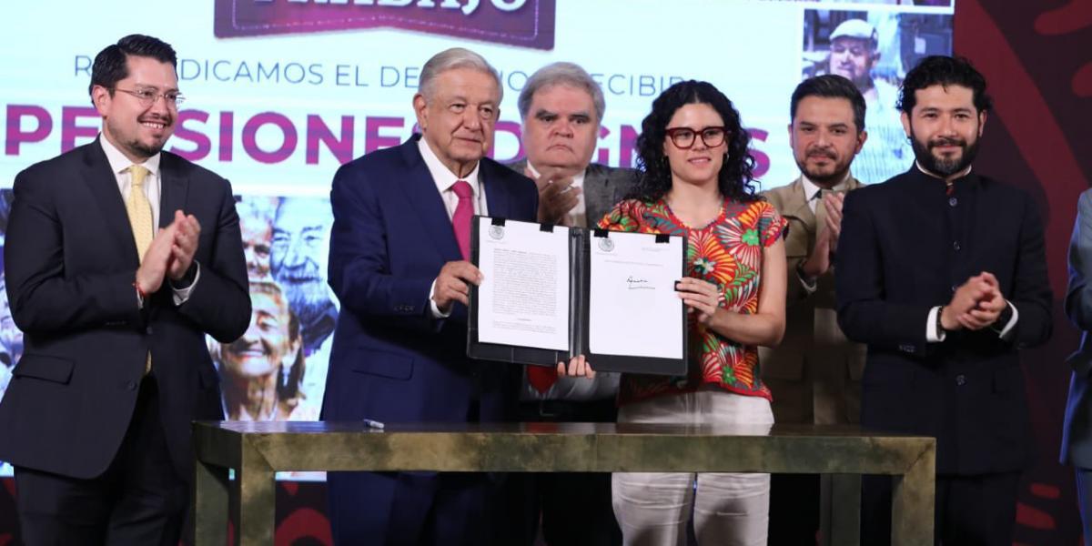 Firma López Obrador decreto para la creación del Fondo de Pensiones del Bienestar