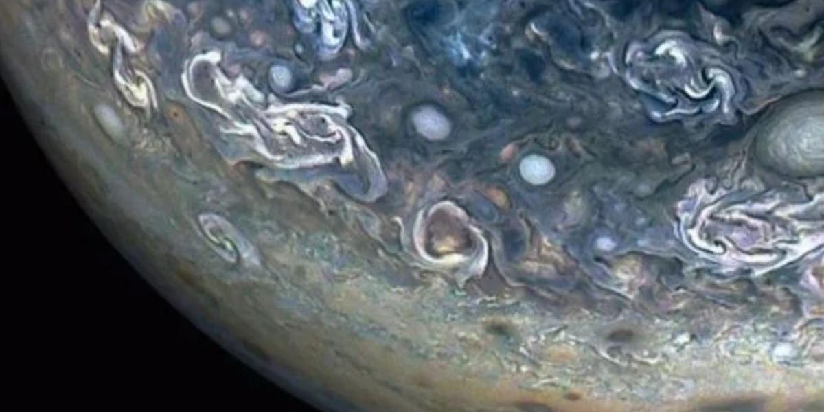 La nave espacial Juno de la NASA captó durante su 61º sobrevuelo
