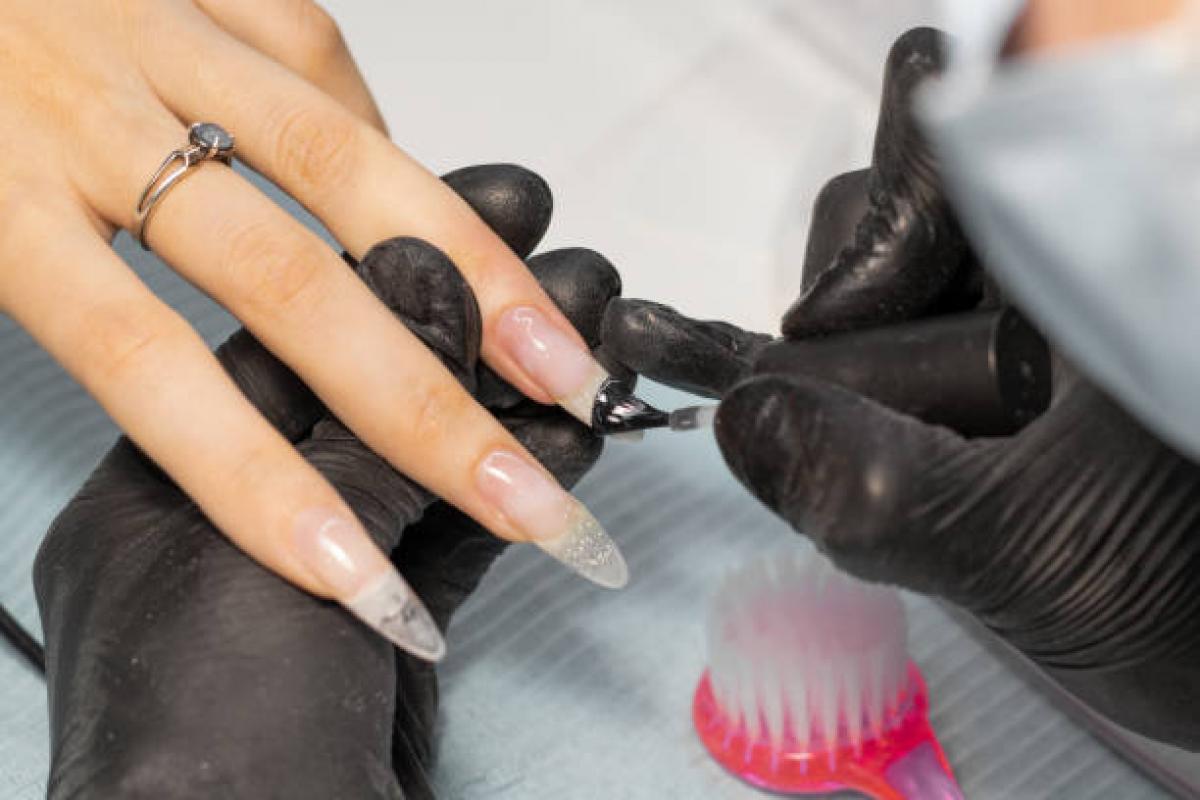 ¿Acrílico o gel son un riesgo para la salud de las uñas? Consejos de un dermatólogo para su aplicación segura