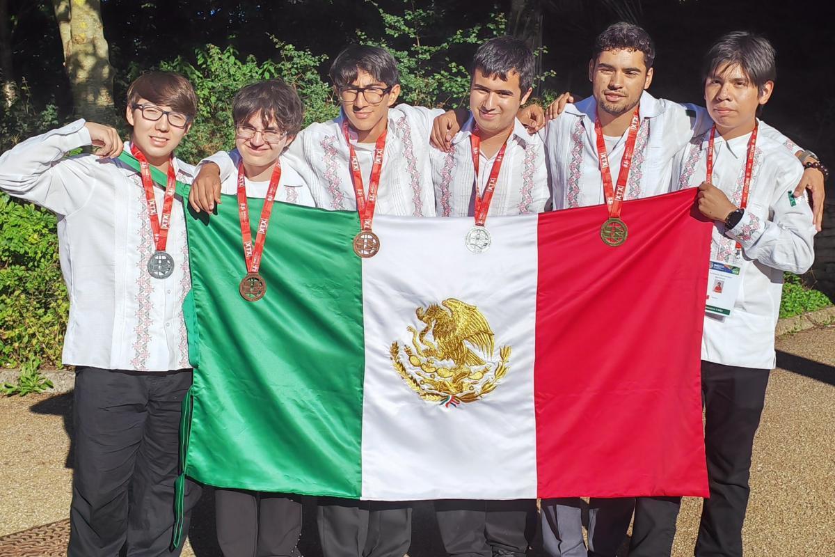 Mexicanos ganan sexta medalla de oro en Olimpiada Internacional de Matemáticas