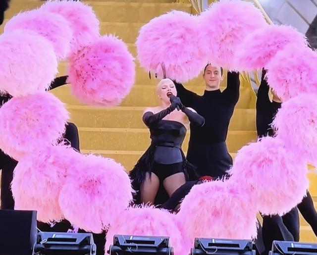 Lady Gaga en el inicio de la ceremonia de inauguración de París 2024