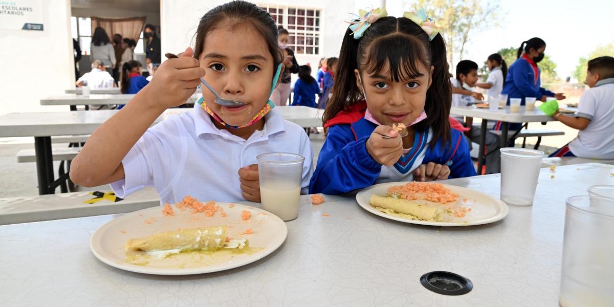 Miles de niños desayunan gracias al DIF Municipal 