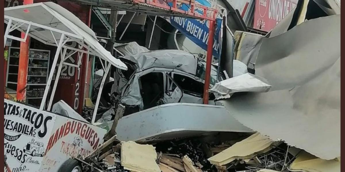 Tráiler se impacta contra zona comercial en Chihuahua; mueren nueve personas
