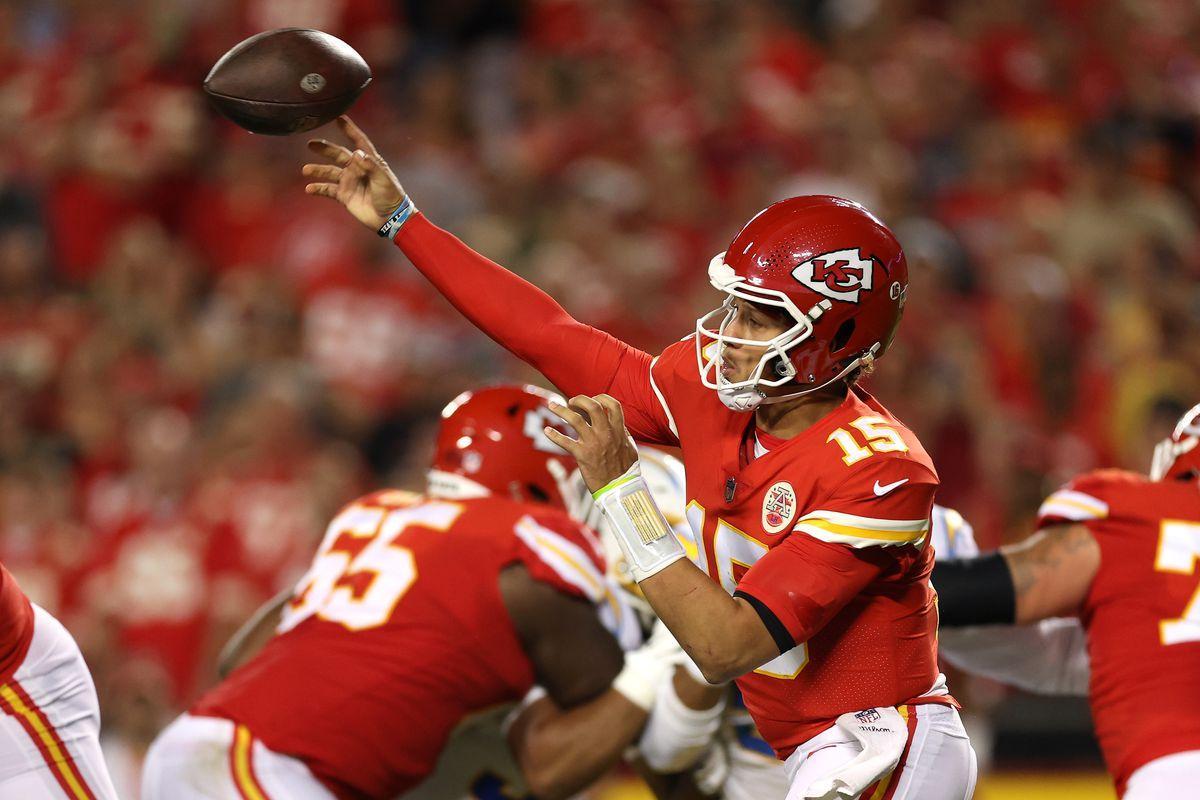 Chiefs se imponen a Chargers