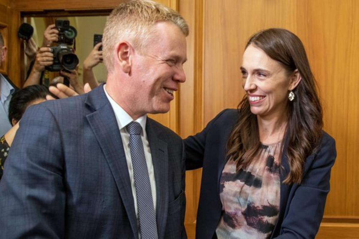 Asume nuevo primer ministro en Nueva Zelanda tras renuncia de Jacinta