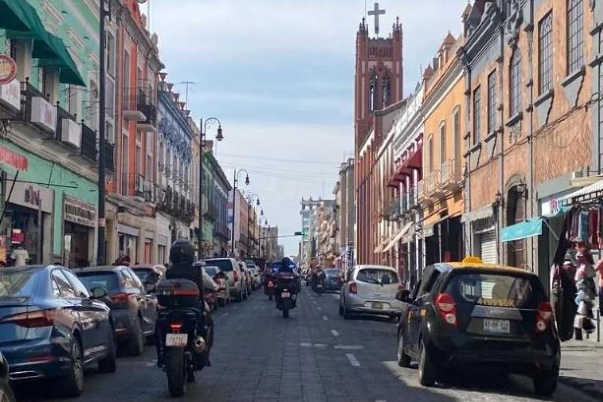 Arrestan a policías de Puebla acusados de liberar a motociclista a cambio de sexo