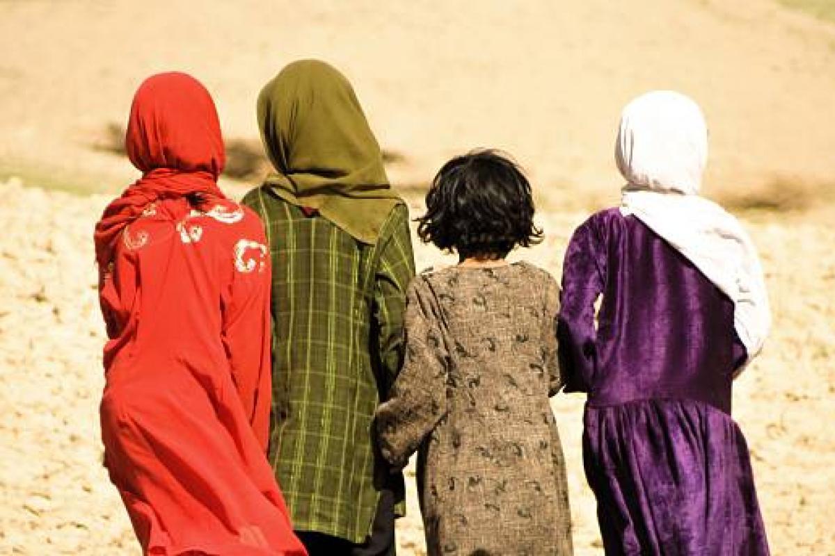 Ataque en escuelas de Afganistán deja casi 80 niñas hospitalizadas por envenenamiento