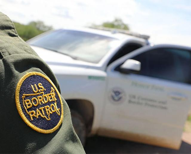 Investigan la muerte de una bebé en la frontera de Arizona en medio de la crisis migratoria